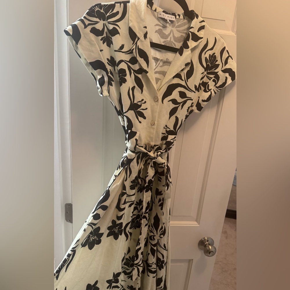 Chic Floral Black and Cream Midi Dress